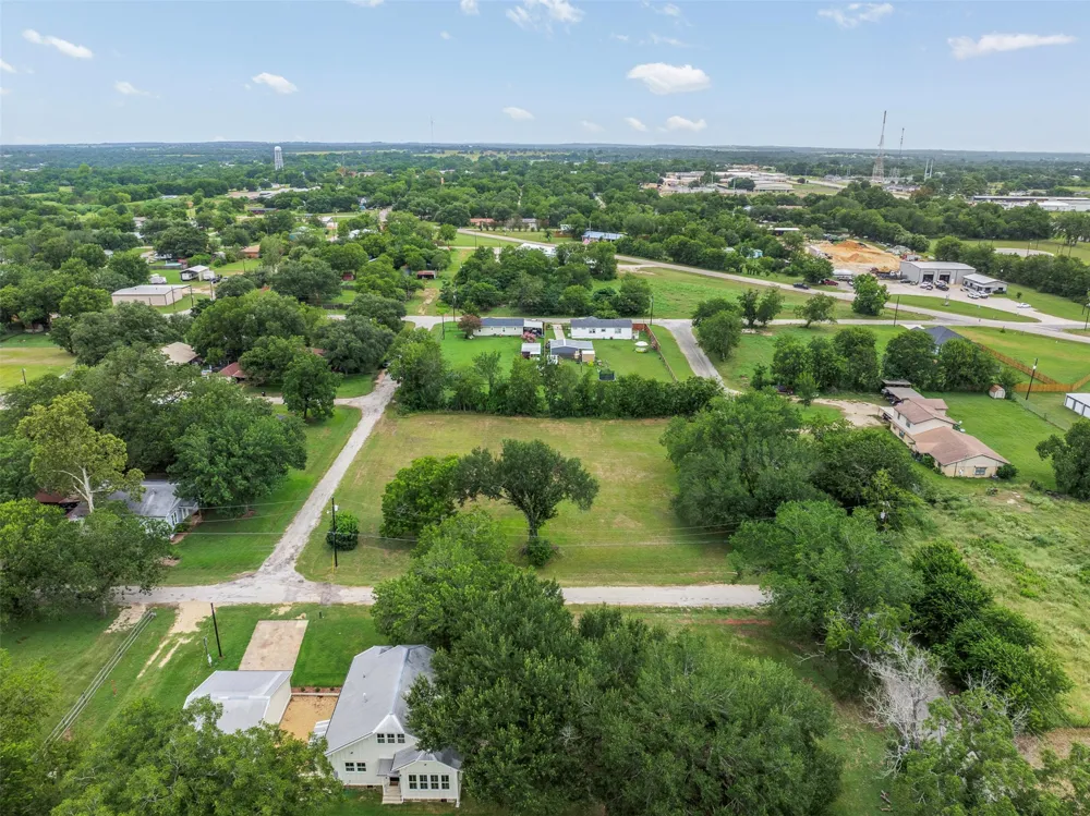 320 Douglas Street #2 Lexington, TX 78947