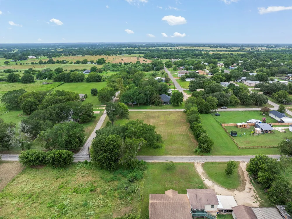 320 Douglas Street #2 Lexington, TX 78947