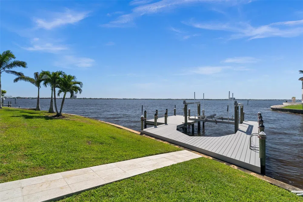 1600 EDITH ESPLANADE Cape Coral, FL 33904