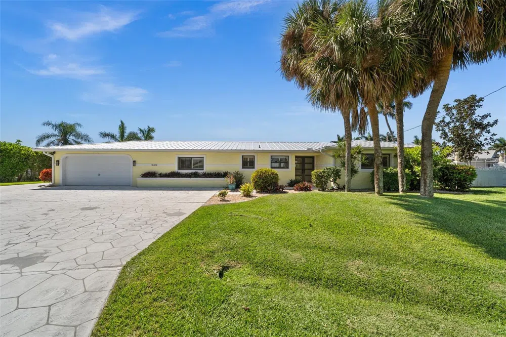 1600 EDITH ESPLANADE Cape Coral, FL 33904