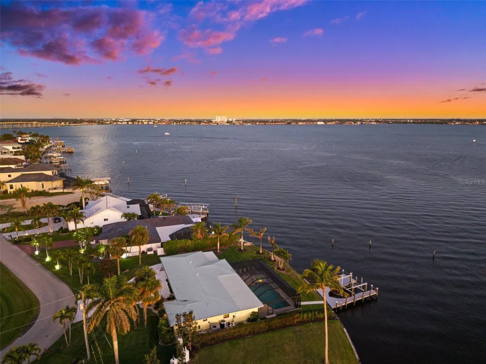 1600 EDITH ESPLANADE Cape Coral, FL 33904