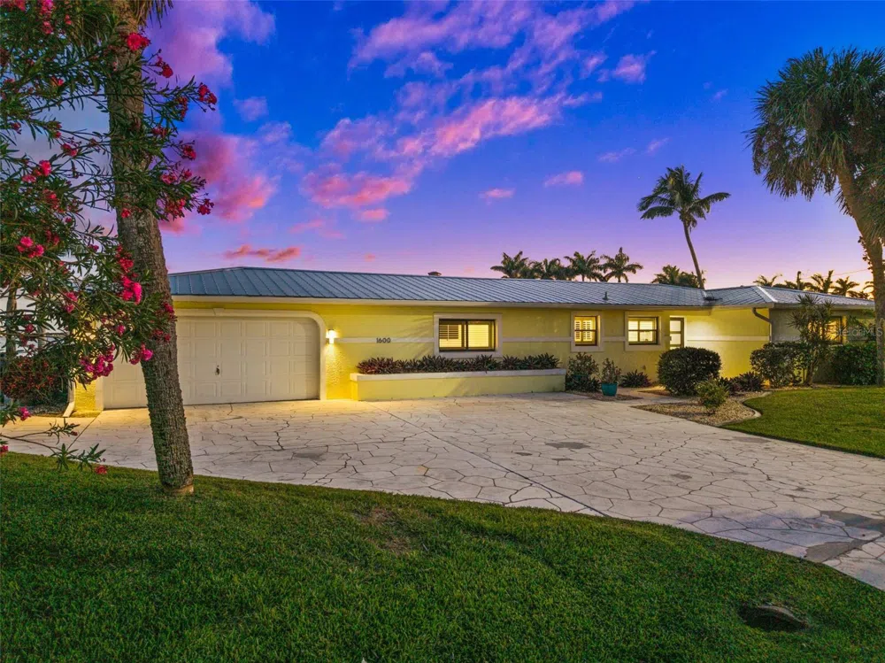 1600 EDITH ESPLANADE Cape Coral, FL 33904
