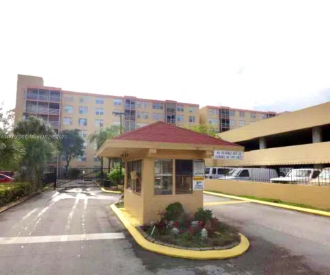 17890 W Dixie Highway #714