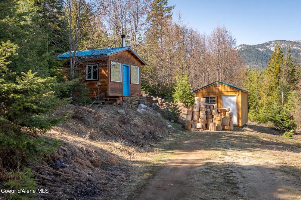 940 Sled Run Trail Clark Fork, ID 83811