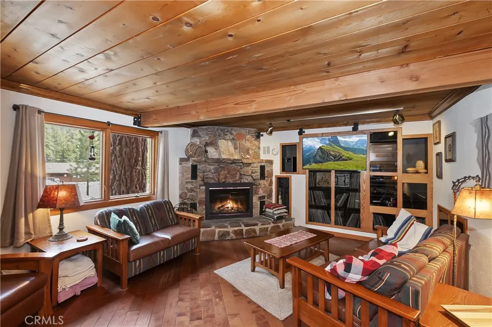 39128 North Shore Fawnskin, CA 92333