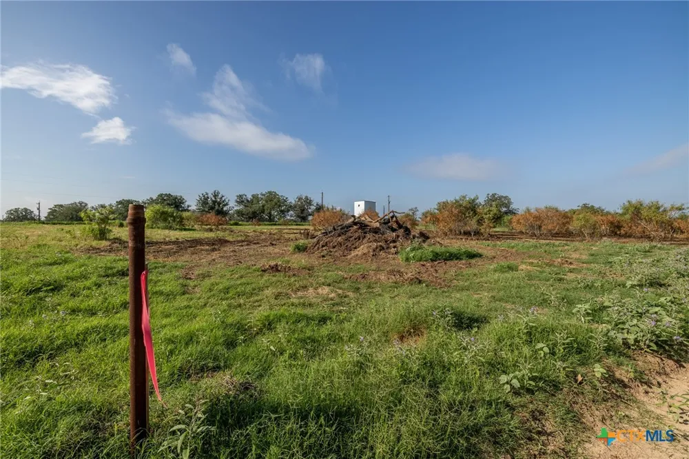 1 County Road 491 Gonzales, TX 78629