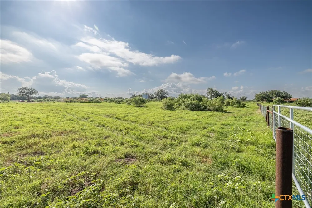 1 County Road 491 Gonzales, TX 78629