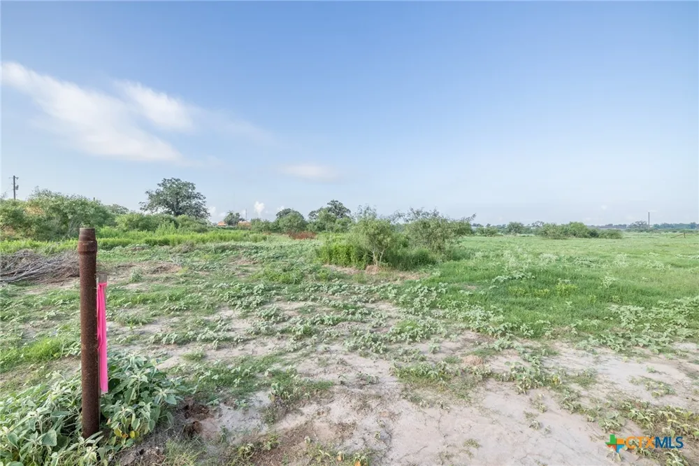 1 County Road 491 Gonzales, TX 78629