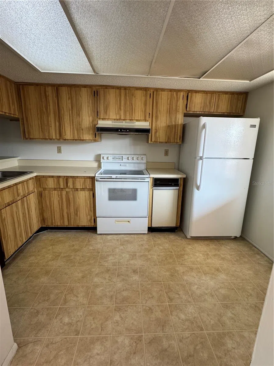 106 LAKESIDE COURT Oldsmar, FL 34677