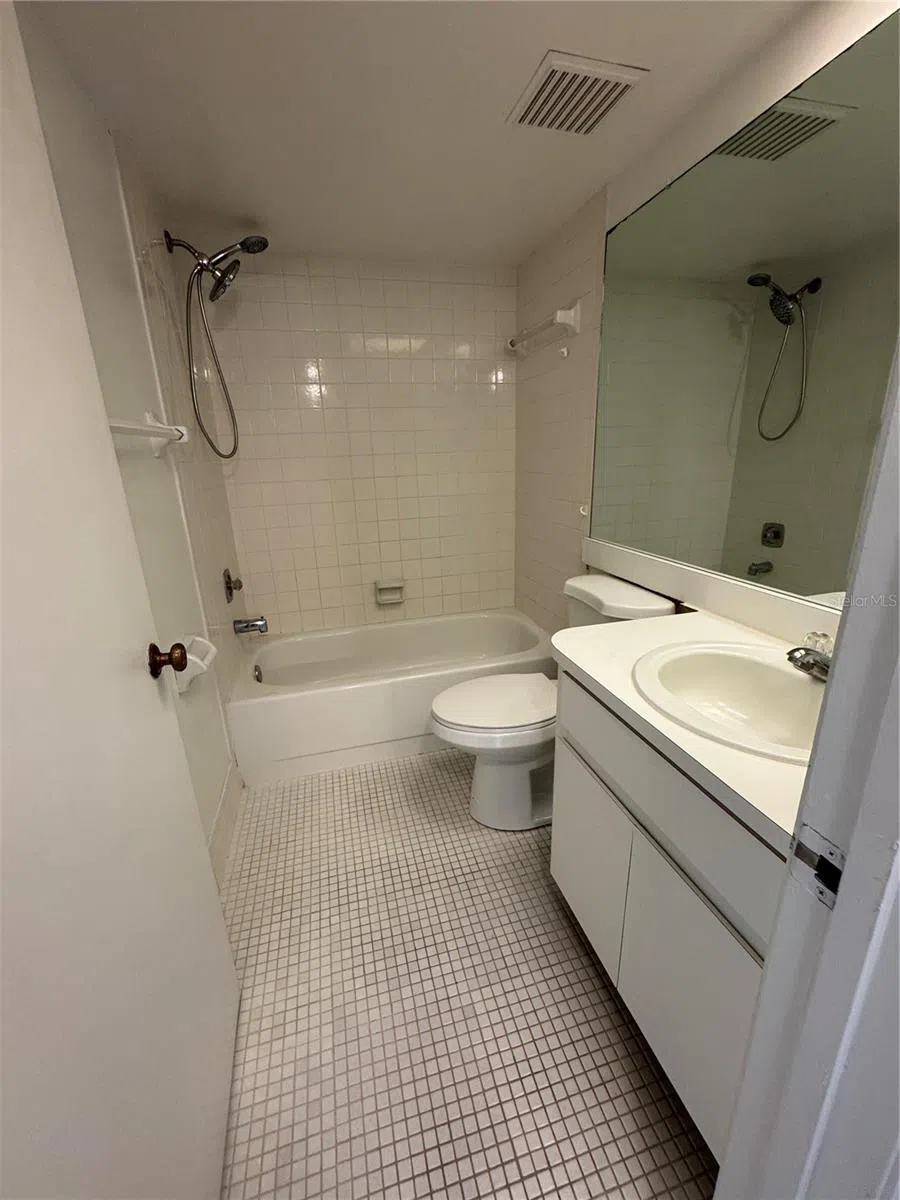 106 LAKESIDE COURT Oldsmar, FL 34677
