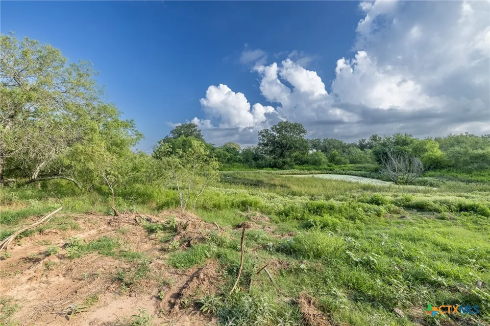 1 County Road 491 Gonzales, TX 78629