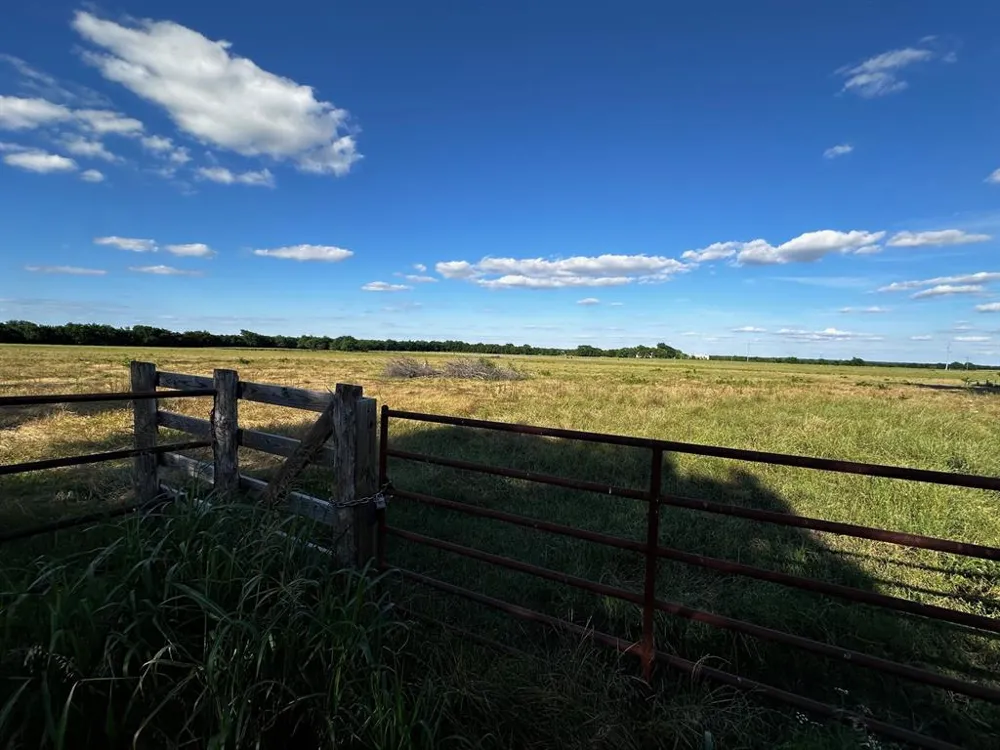 23 County Rd 4815 Leonard, TX 75452