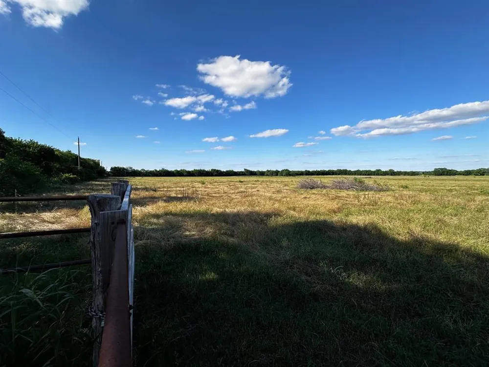 23 County Rd 4815 Leonard, TX 75452