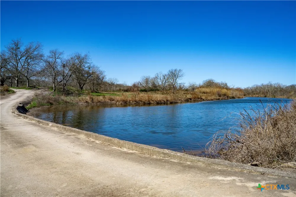 Lost Acres Loop Blanco, TX 78606