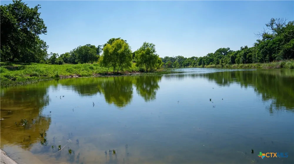 Lost Acres Loop Blanco, TX 78606