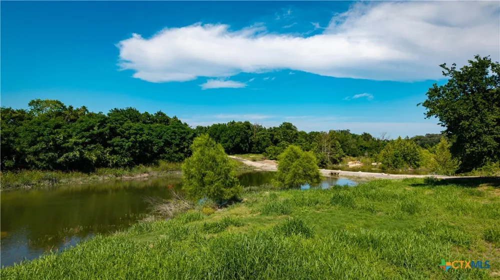 Lost Acres Loop Blanco, TX 78606