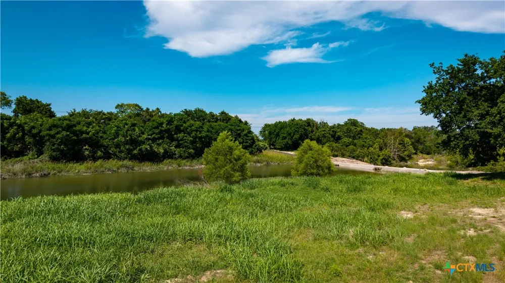 Lost Acres Loop Blanco, TX 78606