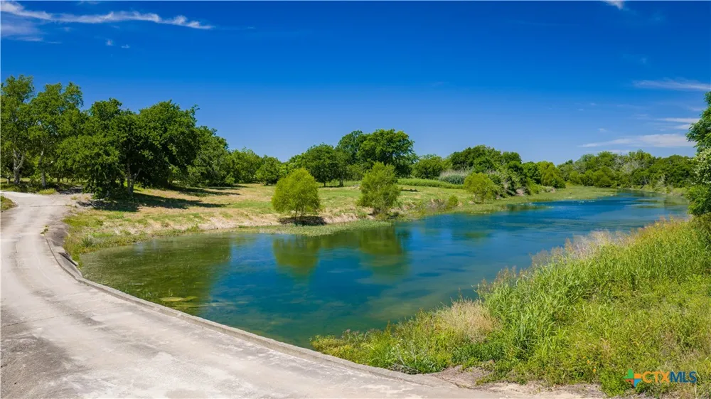 Lost Acres Loop Blanco, TX 78606