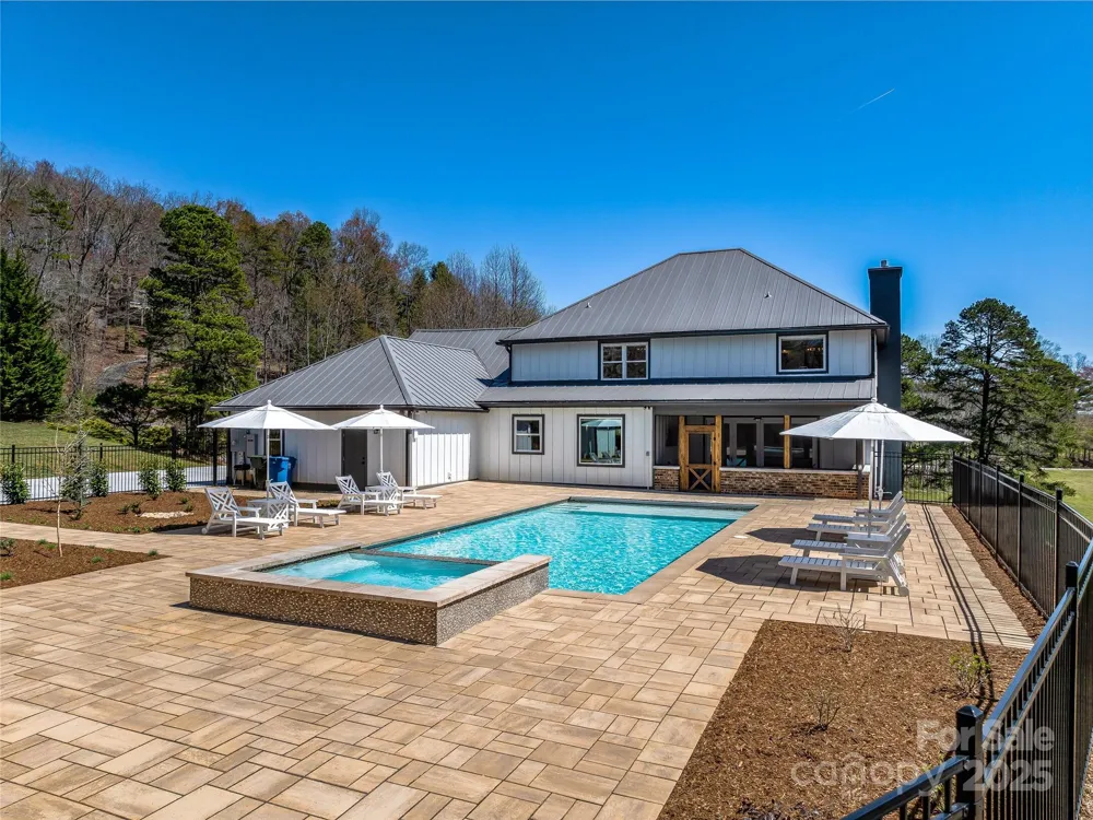 59 W Bradford Hill Road Mills River, NC 28759