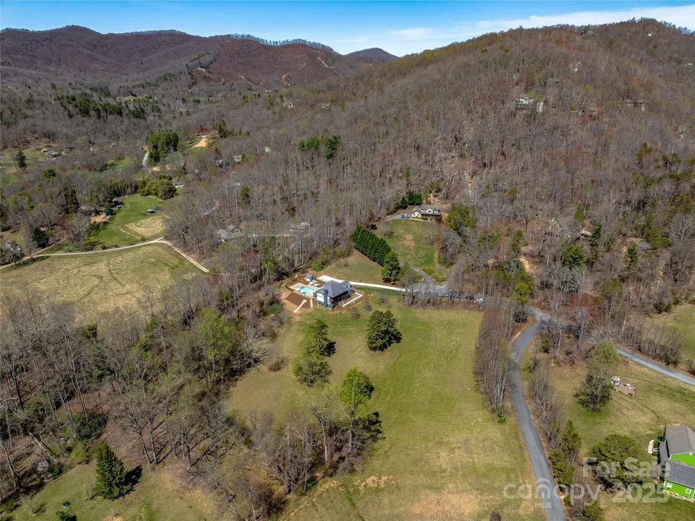 59 W Bradford Hill Road Mills River, NC 28759