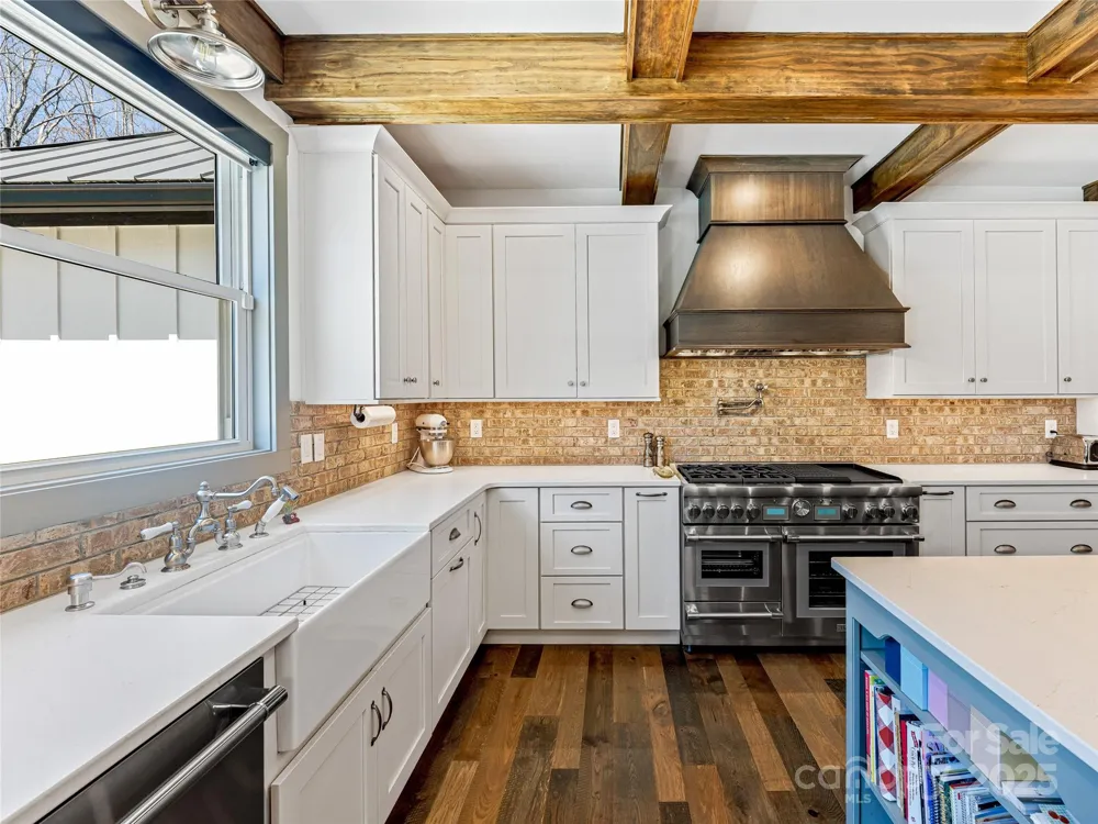 59 W Bradford Hill Road Mills River, NC 28759