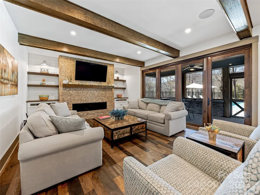 59 W Bradford Hill Road Mills River, NC 28759