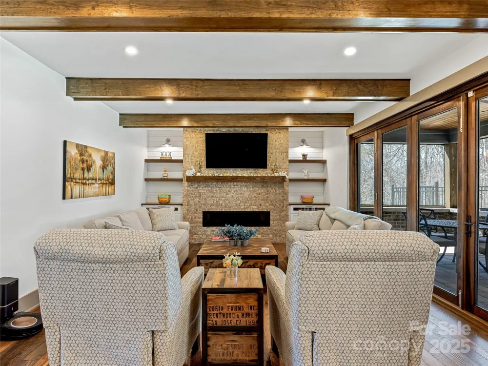 59 W Bradford Hill Road Mills River, NC 28759