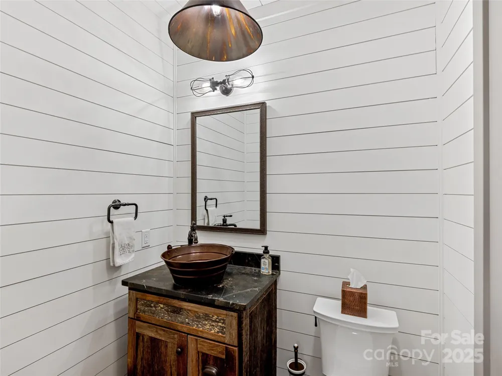 59 W Bradford Hill Road Mills River, NC 28759