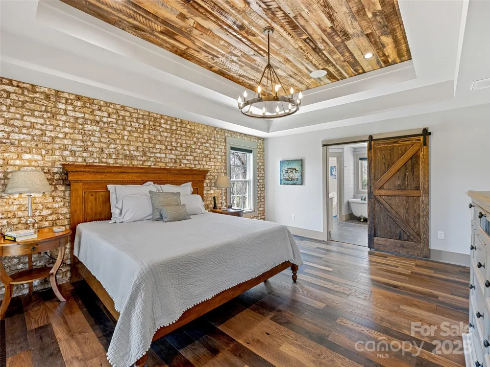 59 W Bradford Hill Road Mills River, NC 28759