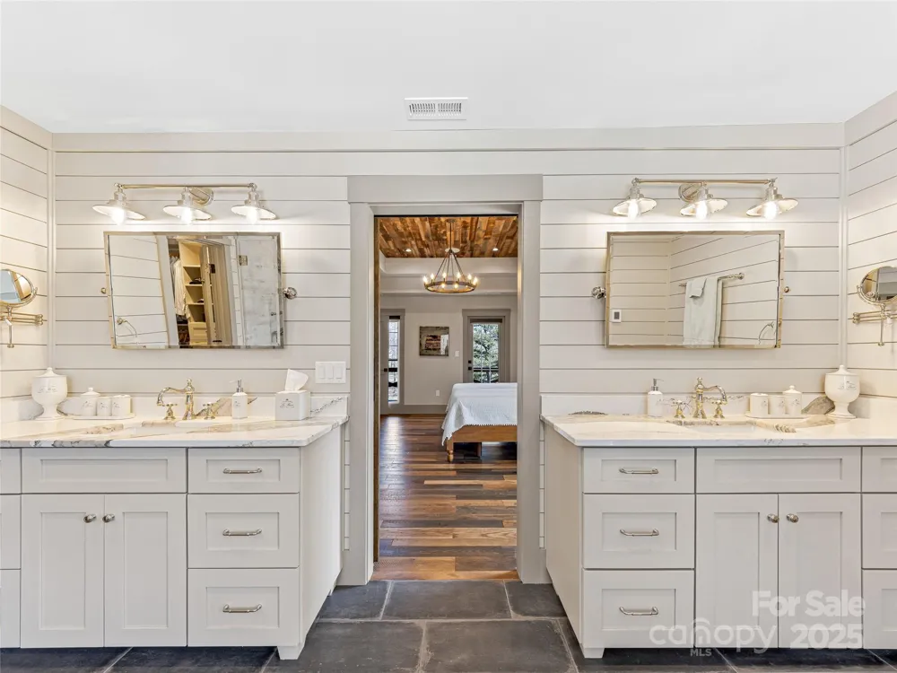 59 W Bradford Hill Road Mills River, NC 28759