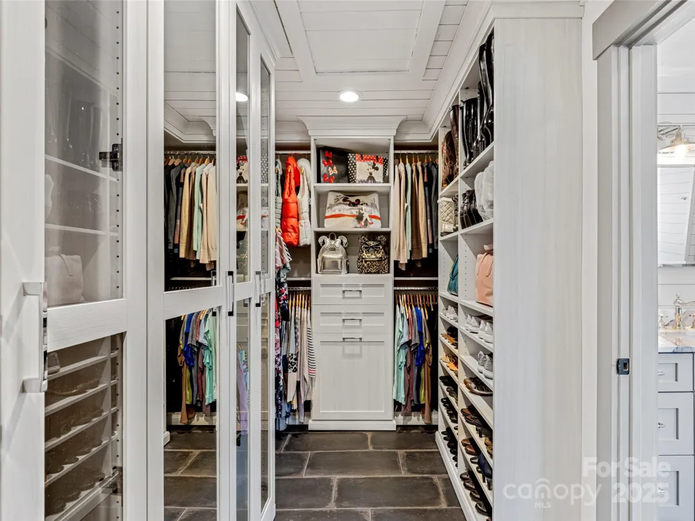 59 W Bradford Hill Road Mills River, NC 28759