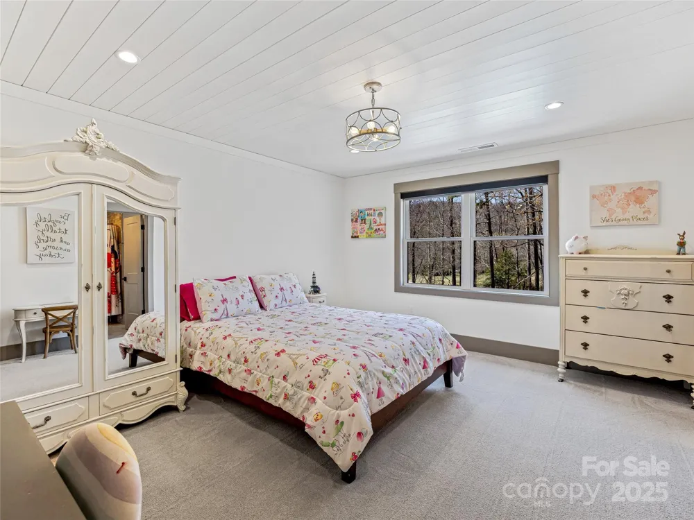 59 W Bradford Hill Road Mills River, NC 28759