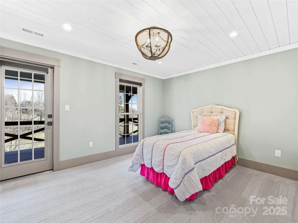 59 W Bradford Hill Road Mills River, NC 28759