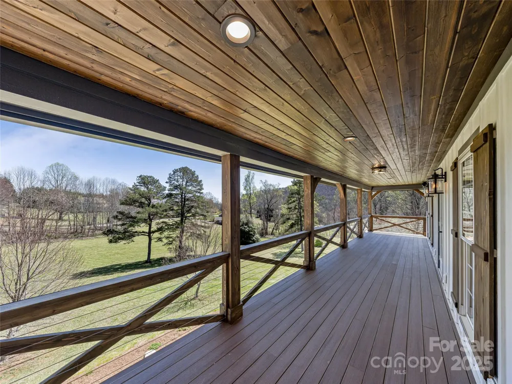 59 W Bradford Hill Road Mills River, NC 28759