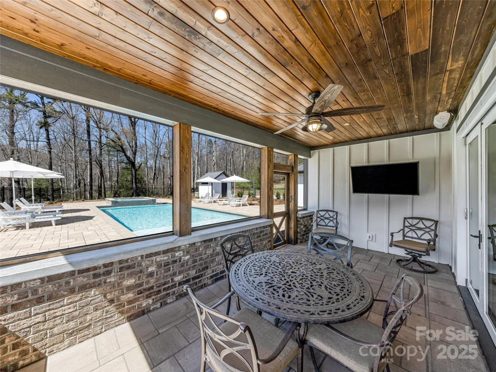 59 W Bradford Hill Road Mills River, NC 28759