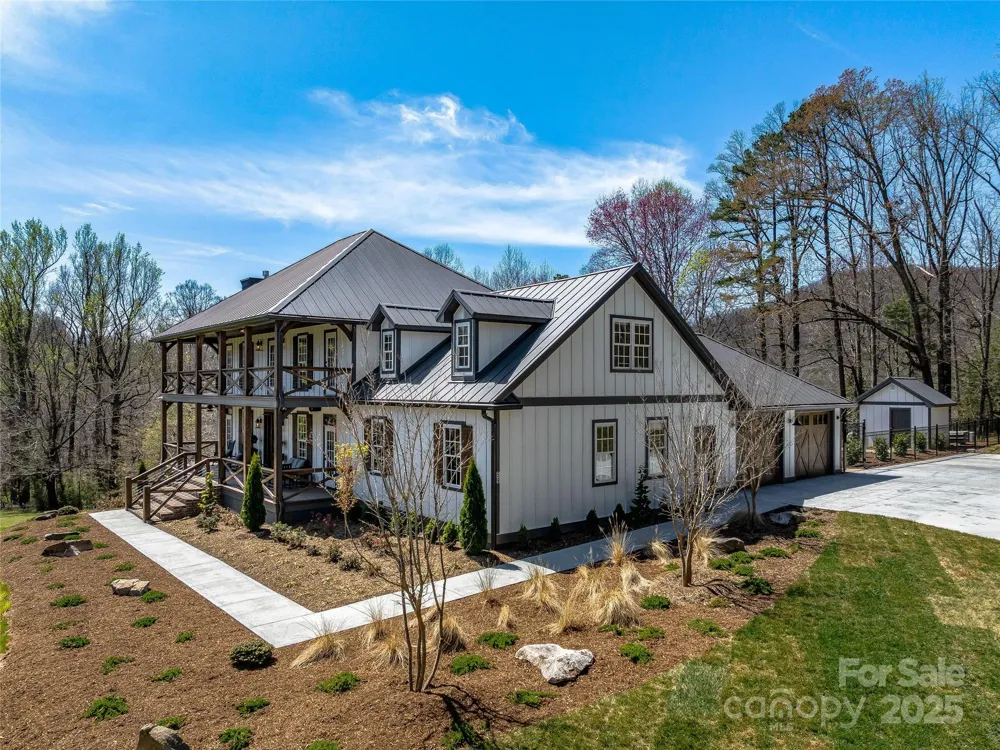 59 W Bradford Hill Road Mills River, NC 28759