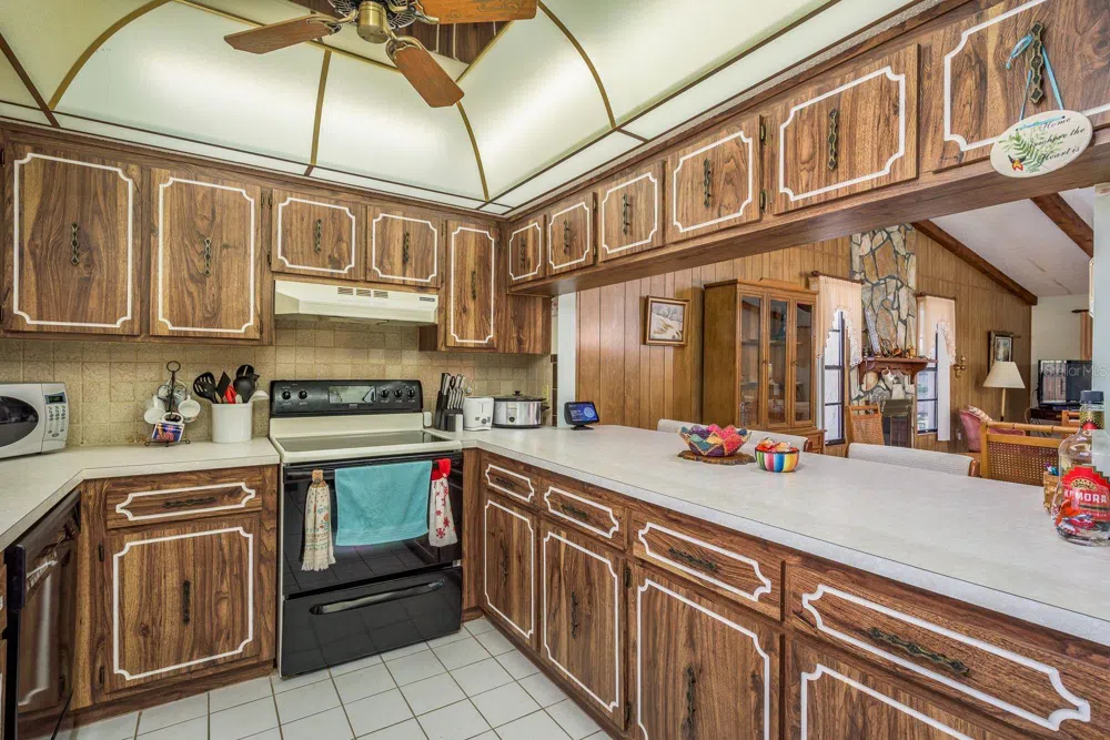 9910 EAGLES POINT CIRCLE #3 Port Richey, FL 34668