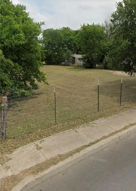 709 Uhland Road