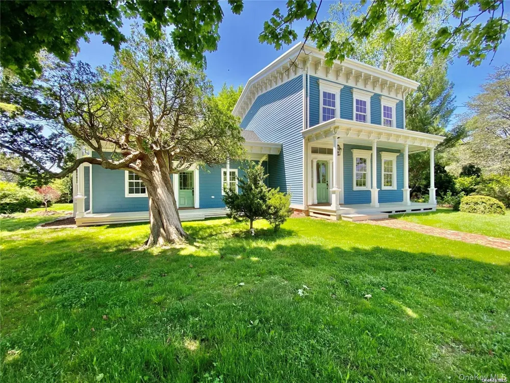 1685 Peconic Lane Peconic, NY 11958