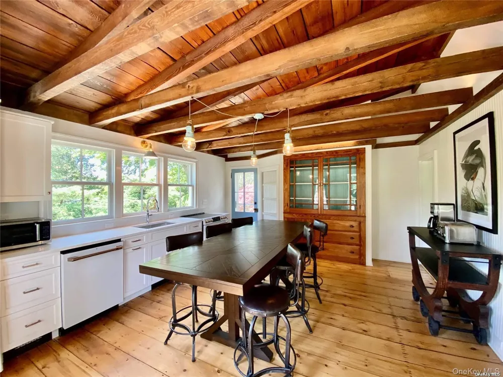 1685 Peconic Lane Peconic, NY 11958