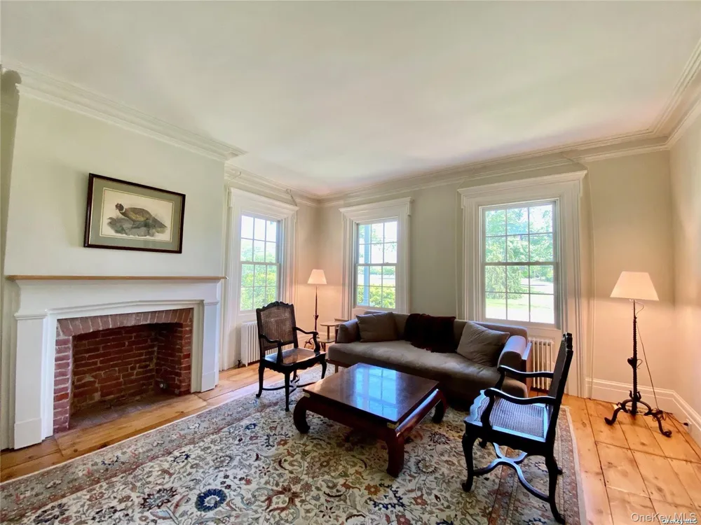 1685 Peconic Lane Peconic, NY 11958