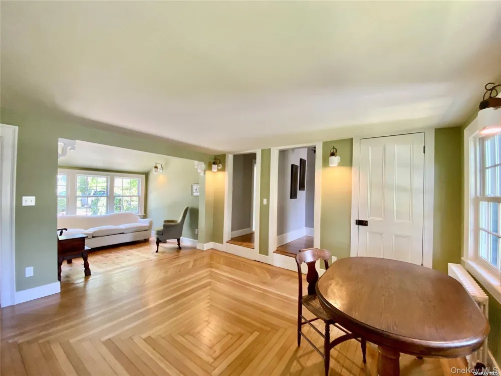 1685 Peconic Lane Peconic, NY 11958