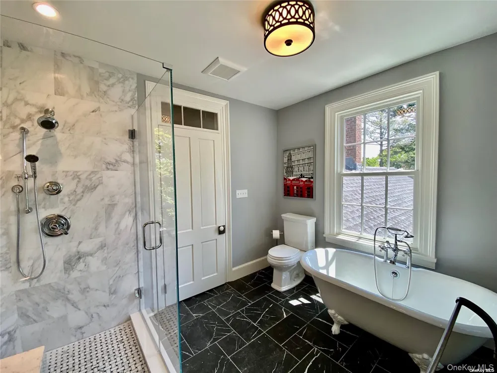 1685 Peconic Lane Peconic, NY 11958