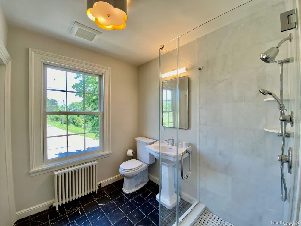 1685 Peconic Lane Peconic, NY 11958