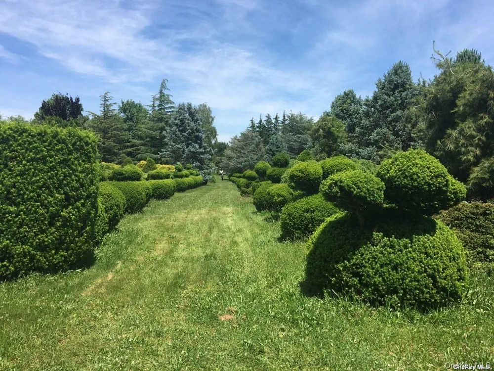 1685 Peconic Lane Peconic, NY 11958
