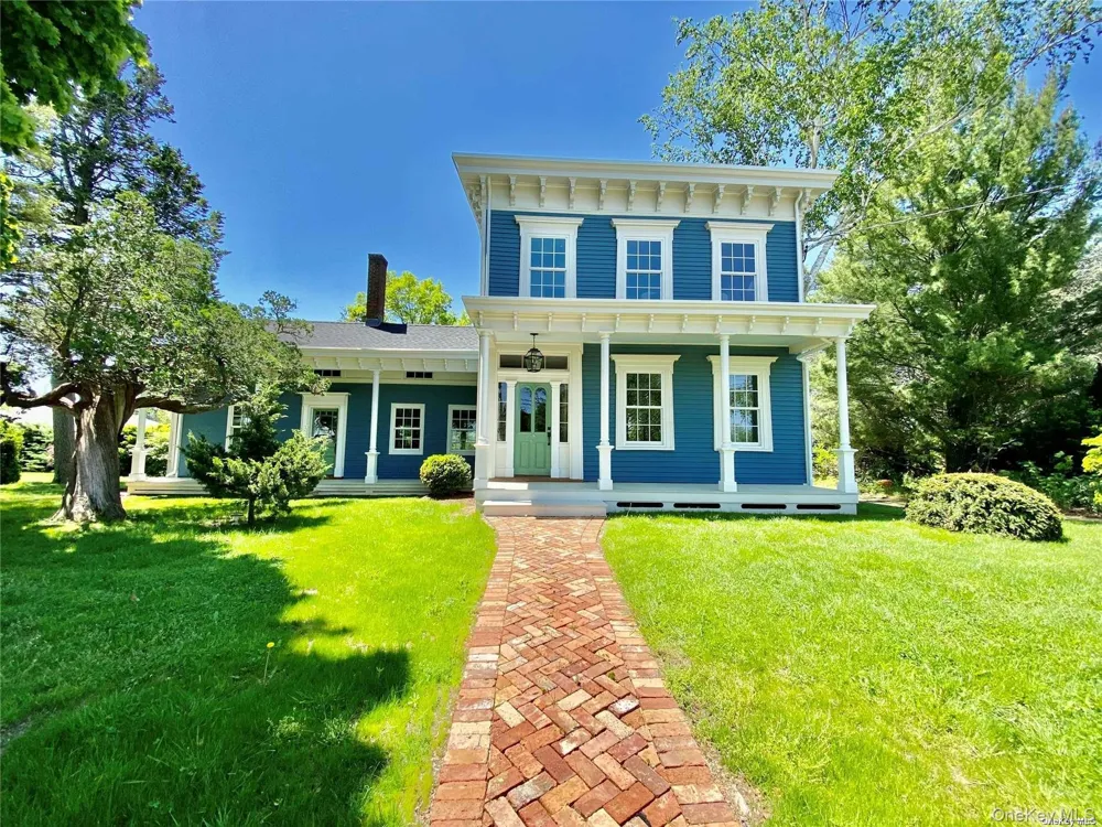 1685 Peconic Lane Peconic, NY 11958