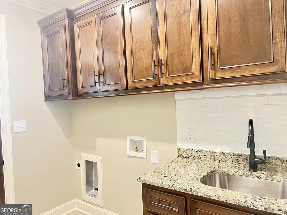 1810 Beebalm DR Statham, GA 30666
