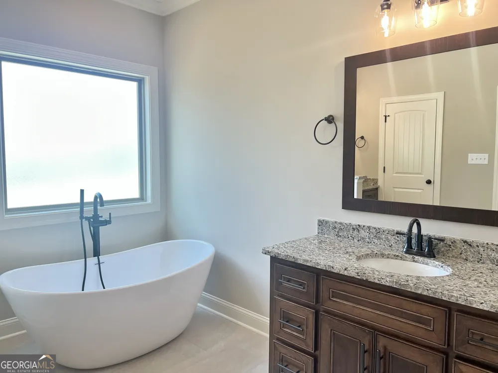 1810 Beebalm DR Statham, GA 30666