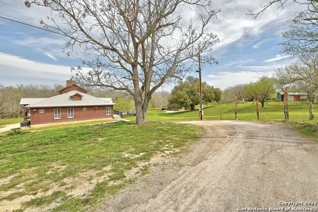 398 Redbird Kingsbury, TX 78638