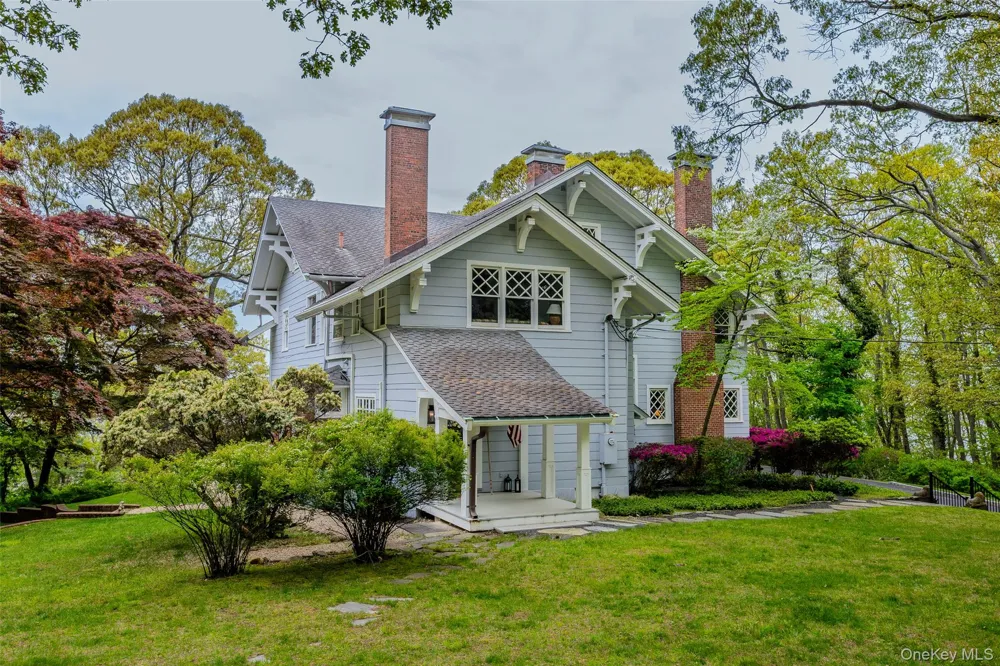 10 Pine Path Port Jefferson, NY 11777